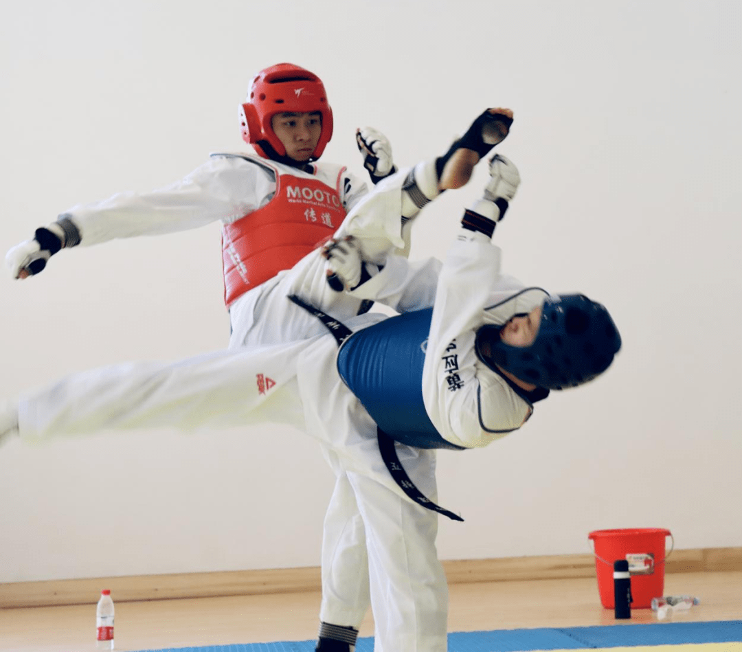 kaiyun sports-掘金观众热烈欢呼！，德罗巴迎来七赛季出色发挥赛场气氛高涨-kaiyun sports