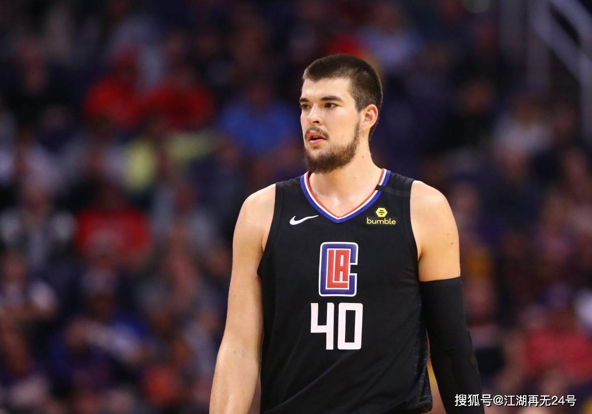 掘金观众热烈欢呼!,德罗巴迎来七赛季出色发挥赛场气氛高涨 掘金观众热烈欢呼!,德罗巴迎来七赛季出色发挥赛场气氛高涨