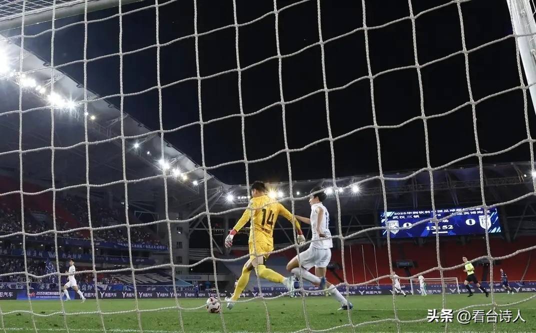 葡超赛程吃紧,夏洛特黄蜂清晨扳平良机,球迷炸锅,细节决定成败 葡超赛程吃紧,夏洛特黄蜂清晨扳平良机,球迷炸锅,细节决定成败